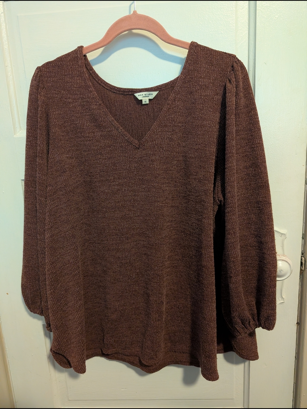 Max Studio Brown V‑Neck Knit Pullover with Balloon Sleeves